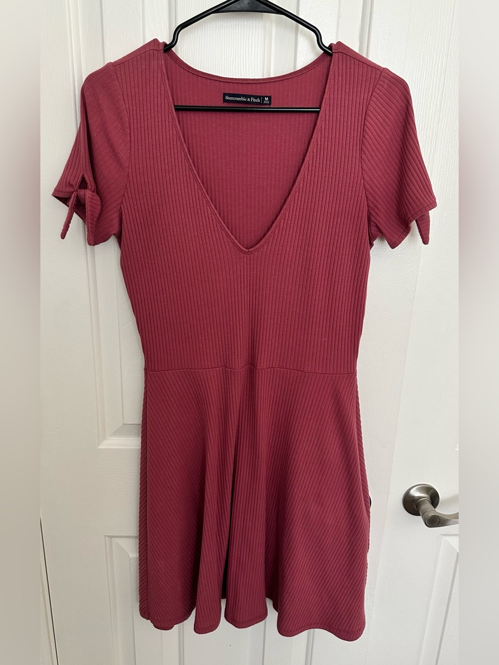 Abercrombie & Fitch Ribbed V-Neck Dress — Dusty Rose